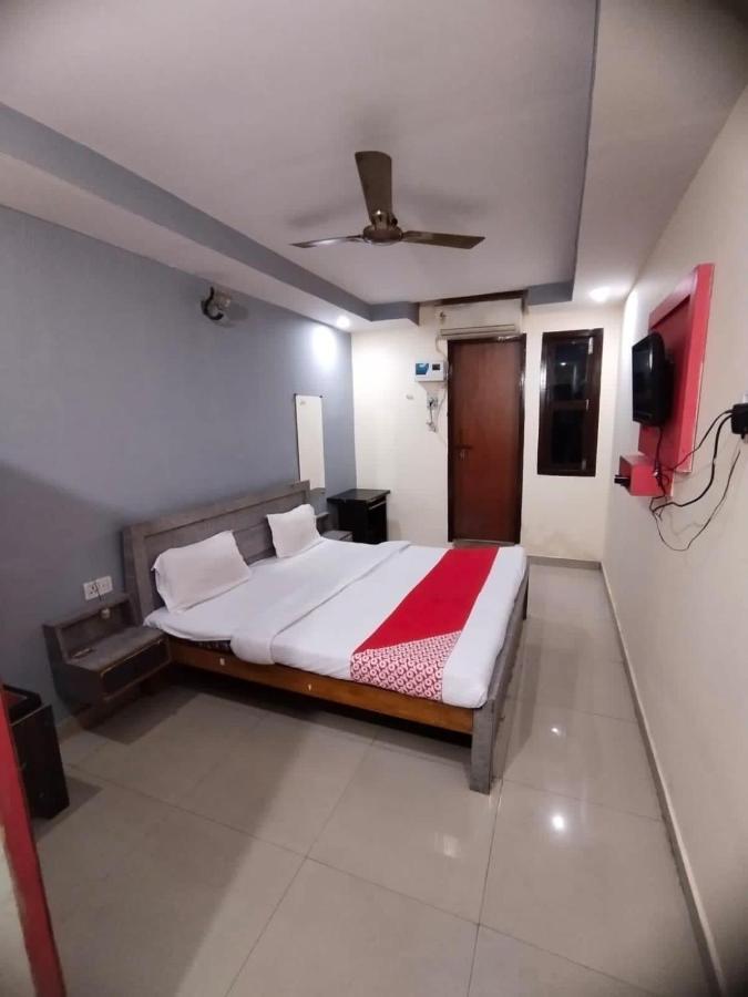 Oyo Hotel New Metro Near Phoenix United Лакнау Екстериор снимка