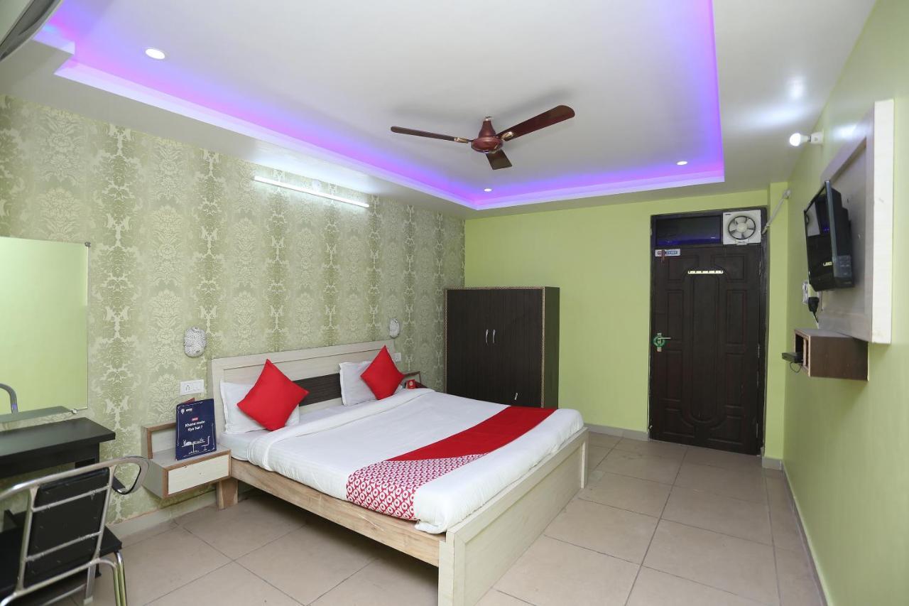 Oyo Hotel New Metro Near Phoenix United Лакнау Екстериор снимка